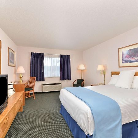 Americas Best Value Inn & Suites - Tahquamenon Country Newberry Εξωτερικό φωτογραφία
