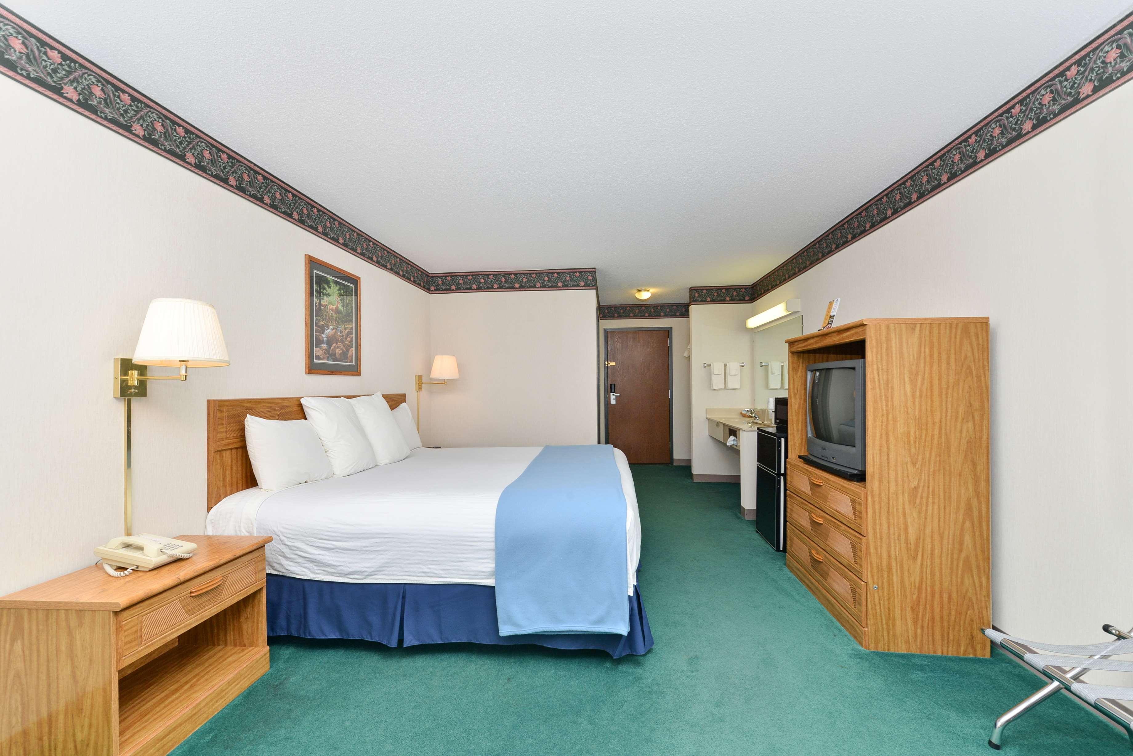 Americas Best Value Inn & Suites - Tahquamenon Country Newberry Εξωτερικό φωτογραφία