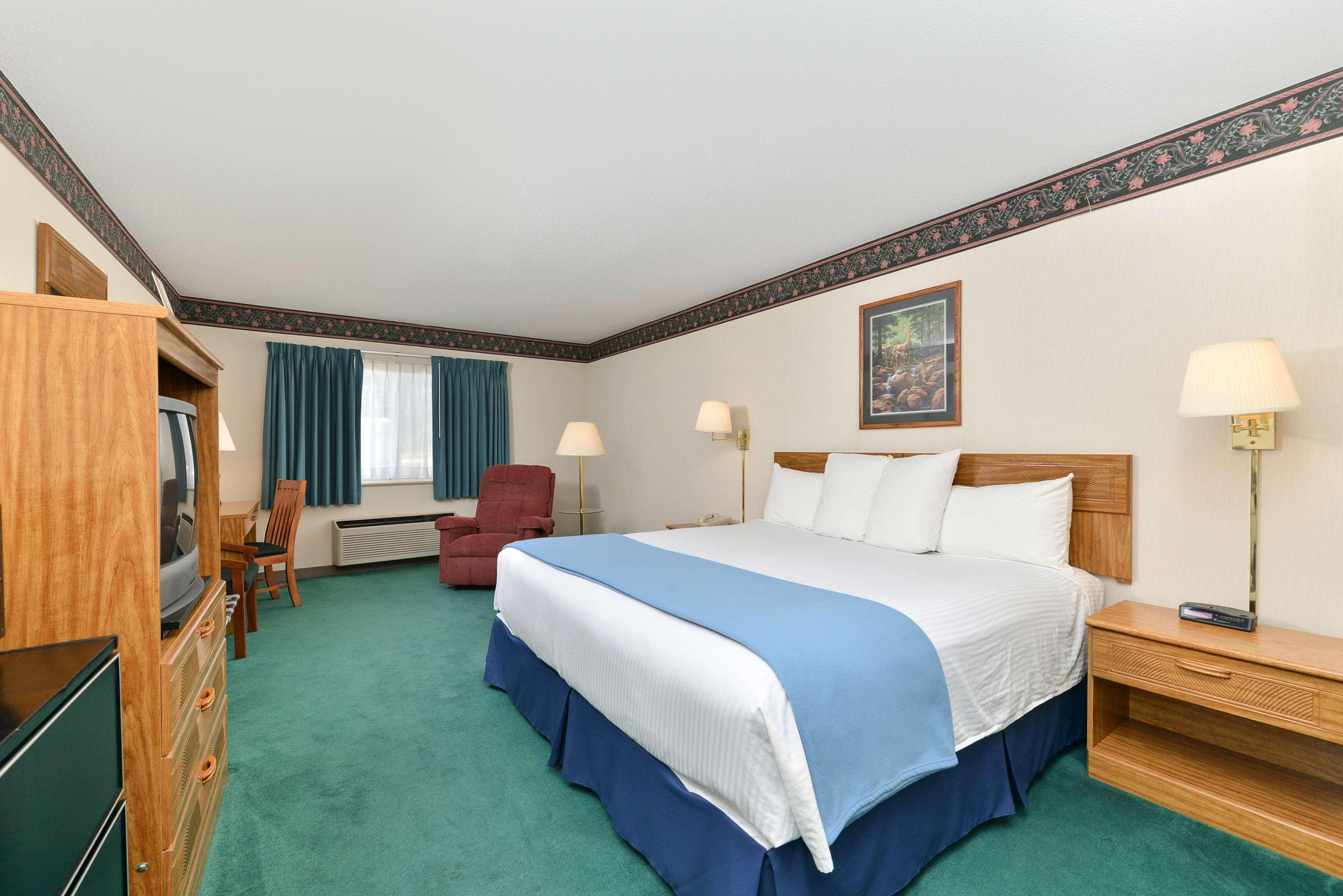 Americas Best Value Inn & Suites - Tahquamenon Country Newberry Εξωτερικό φωτογραφία