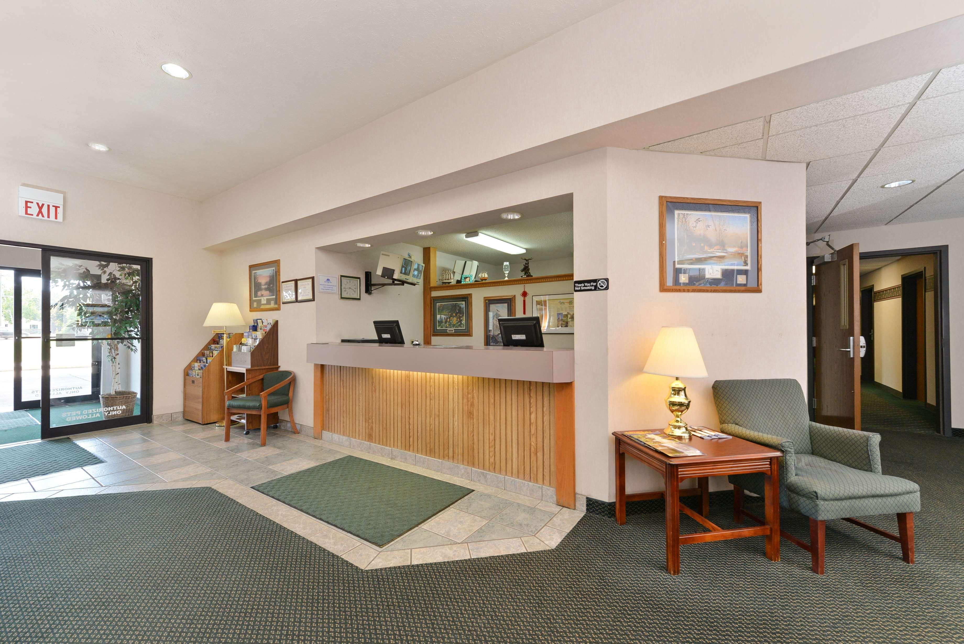 Americas Best Value Inn & Suites - Tahquamenon Country Newberry Εξωτερικό φωτογραφία