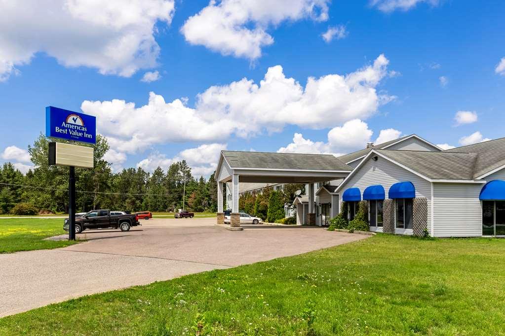 Americas Best Value Inn & Suites - Tahquamenon Country Newberry Εξωτερικό φωτογραφία
