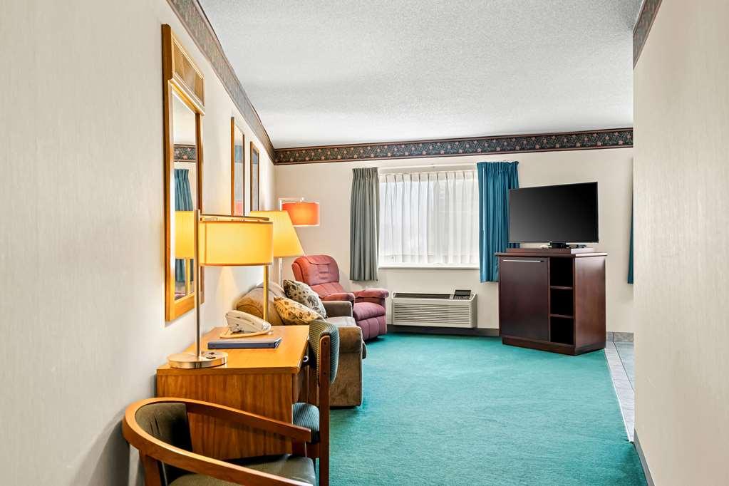 Americas Best Value Inn & Suites - Tahquamenon Country Newberry Δωμάτιο φωτογραφία