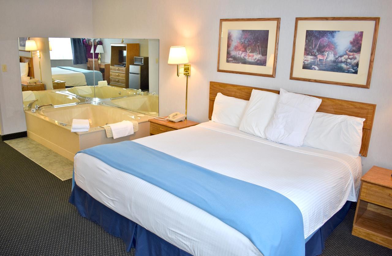 Americas Best Value Inn & Suites - Tahquamenon Country Newberry Εξωτερικό φωτογραφία