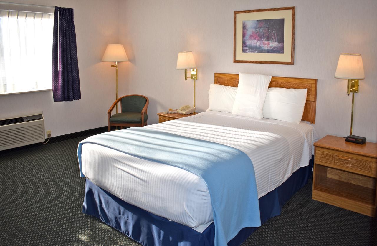 Americas Best Value Inn & Suites - Tahquamenon Country Newberry Εξωτερικό φωτογραφία