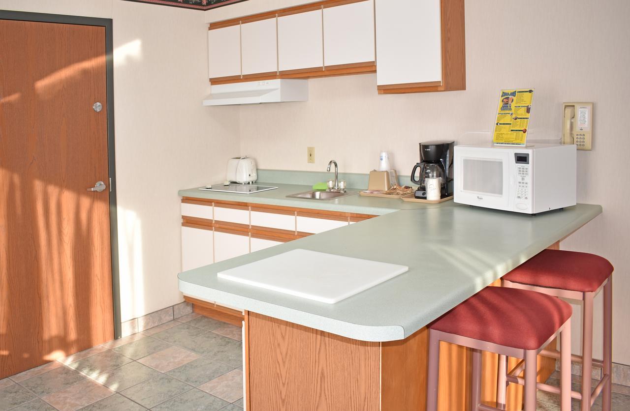 Americas Best Value Inn & Suites - Tahquamenon Country Newberry Εξωτερικό φωτογραφία