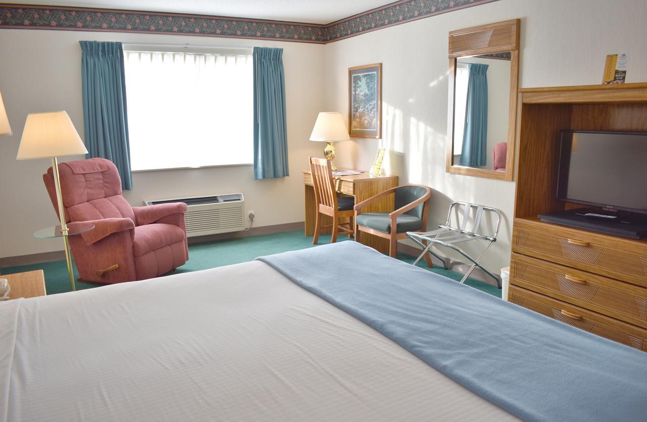 Americas Best Value Inn & Suites - Tahquamenon Country Newberry Εξωτερικό φωτογραφία
