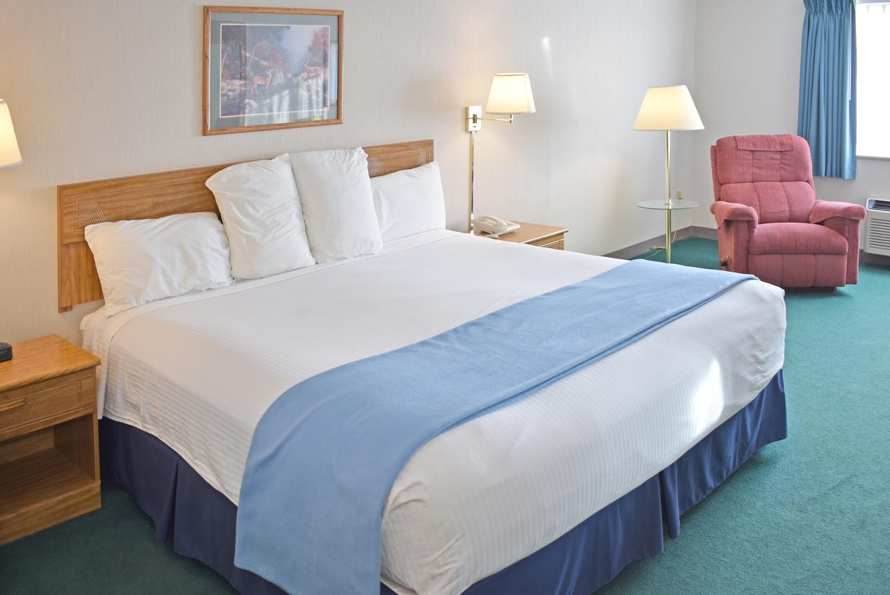 Americas Best Value Inn & Suites - Tahquamenon Country Newberry Εξωτερικό φωτογραφία